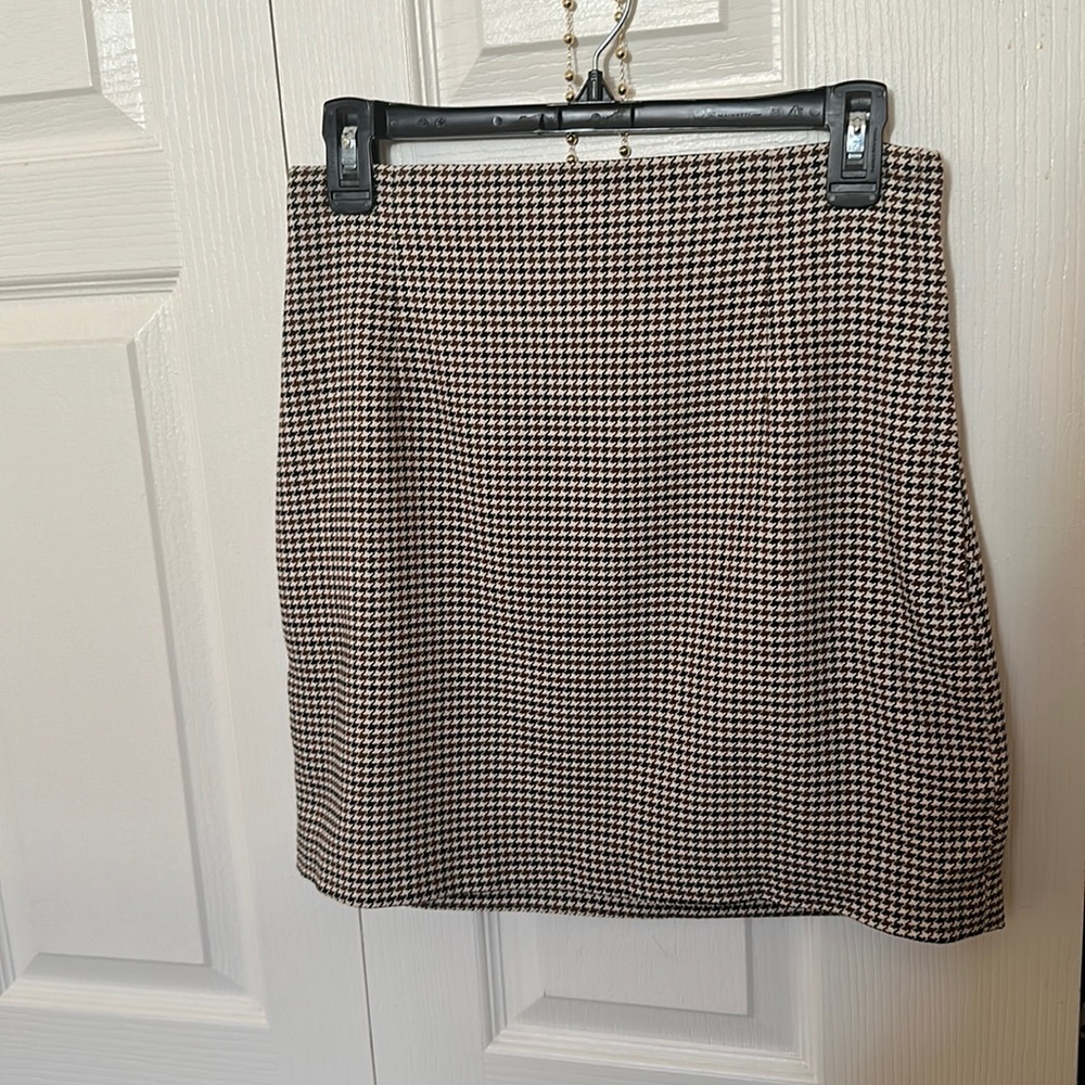 H&M houndstooth skirt
